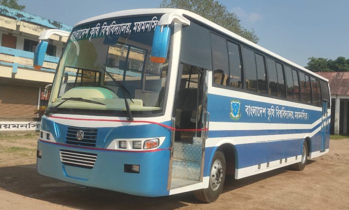 বাকৃবি শিক্ষার্থীরা